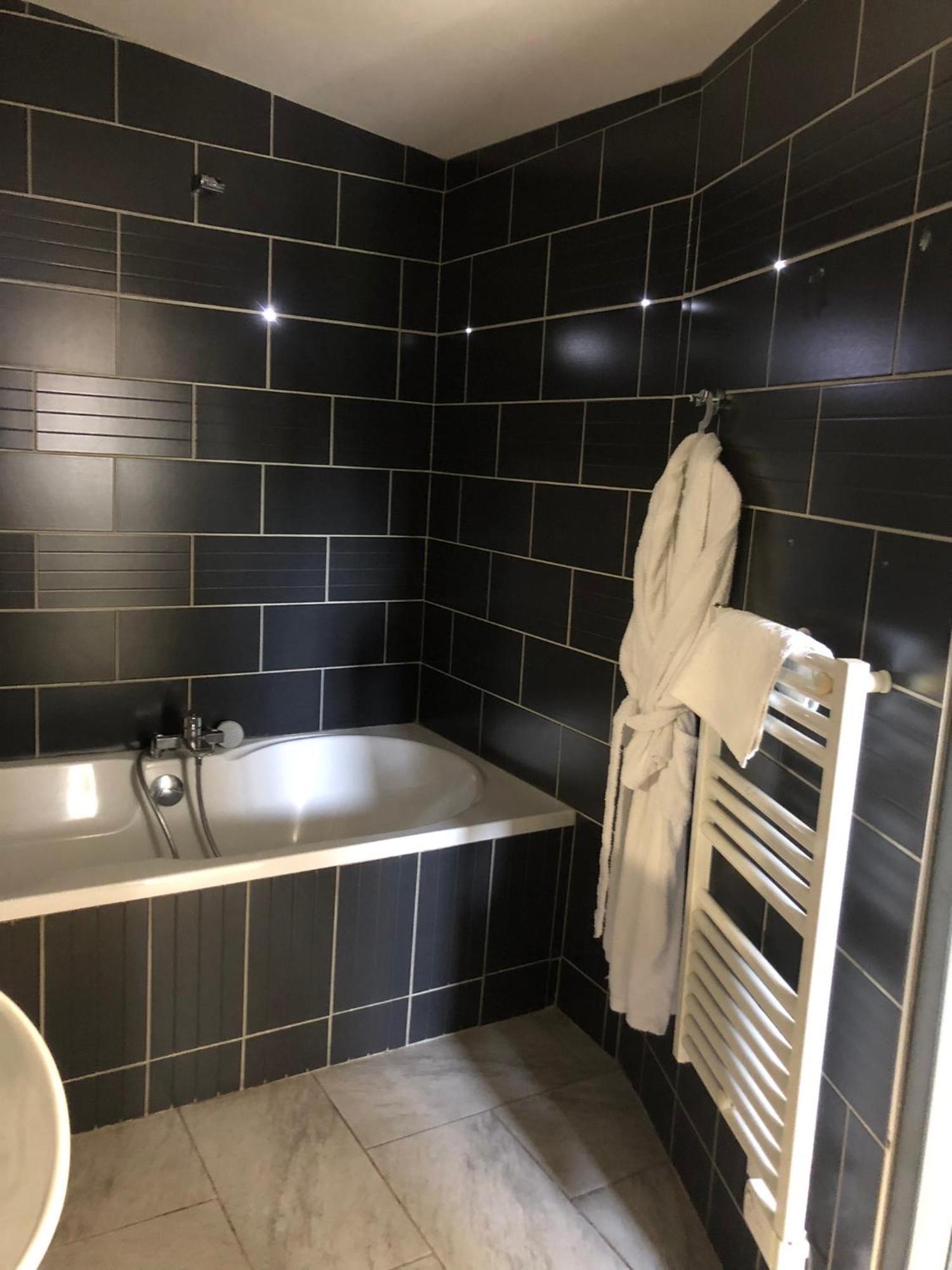 Residence Cosyade Equipee D'Un Parking Prive Gratuit Bourbourg Exterior photo