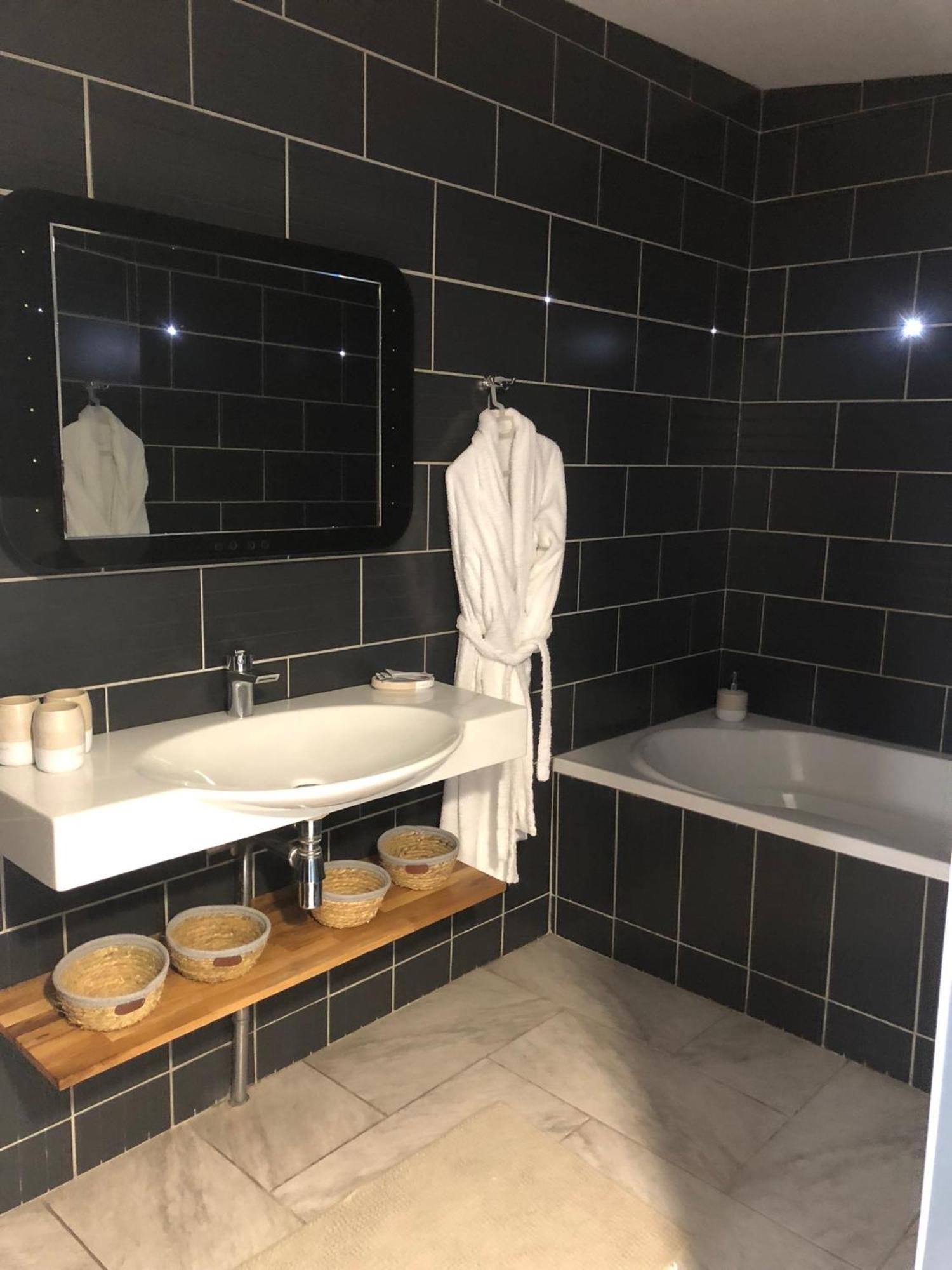 Residence Cosyade Equipee D'Un Parking Prive Gratuit Bourbourg Exterior photo