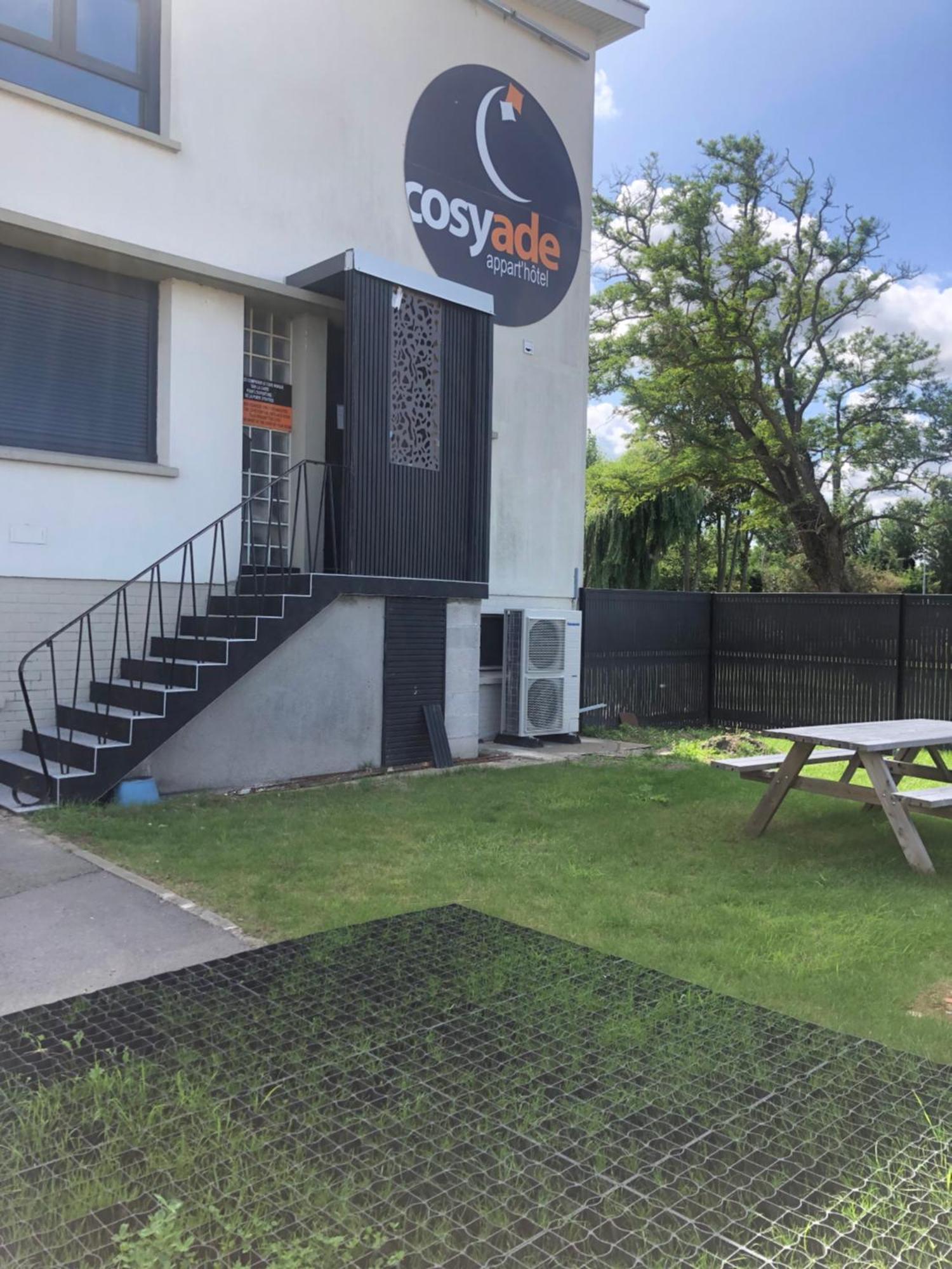 Residence Cosyade Equipee D'Un Parking Prive Gratuit Bourbourg Exterior photo